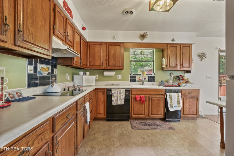 378 Whte Oak Cir, Kodak, TN 37764