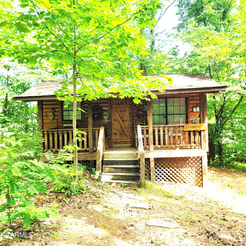 3786 Thomas Cross Rd, Sevierville, TN 37876