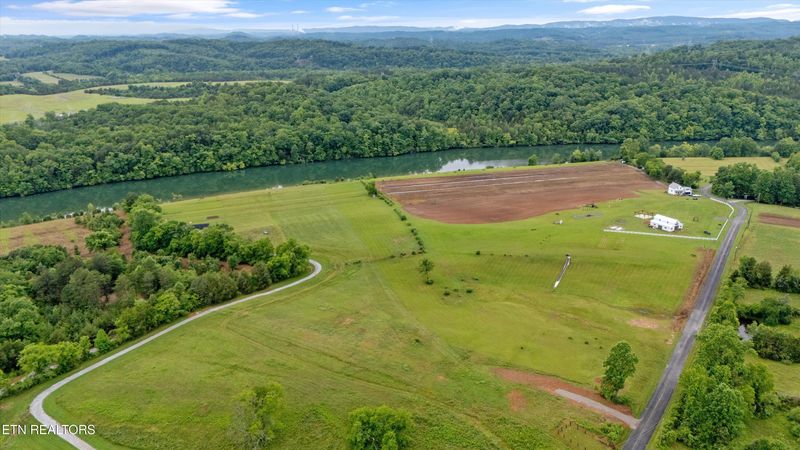 379 Blackburn Ln, Lenoir City, TN 37771