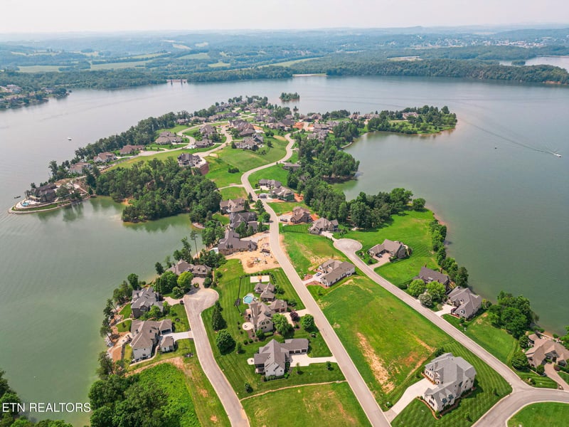 379 Cypress Pointe Dr, Lenoir City, TN 37772