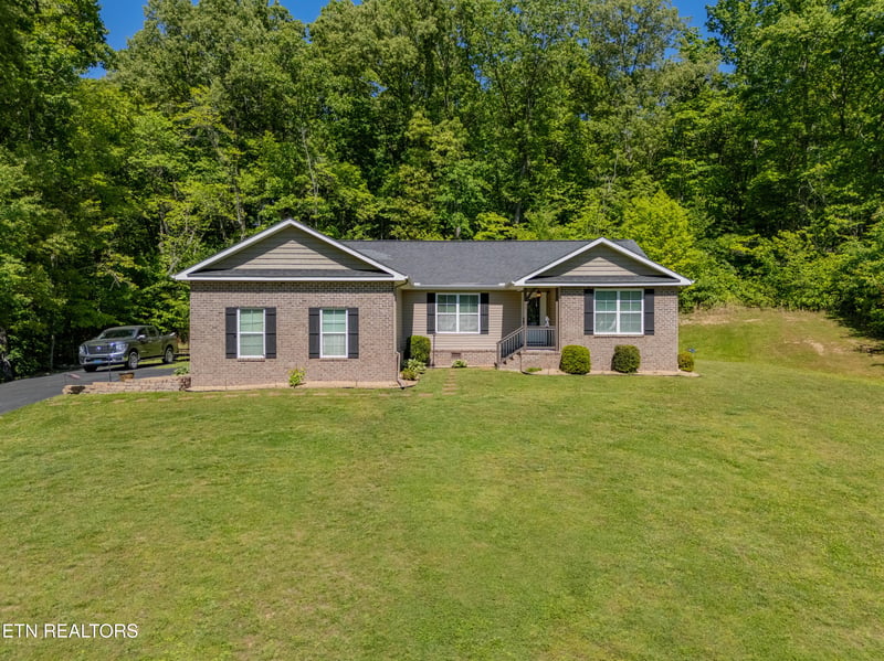 379 Hilltop Dr, Crossville, TN 38555