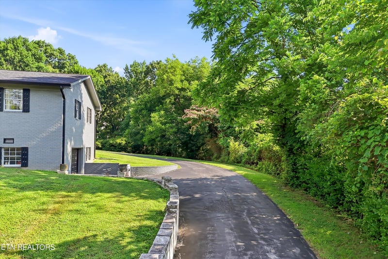 379 Wells Rd, Powell, TN 37849