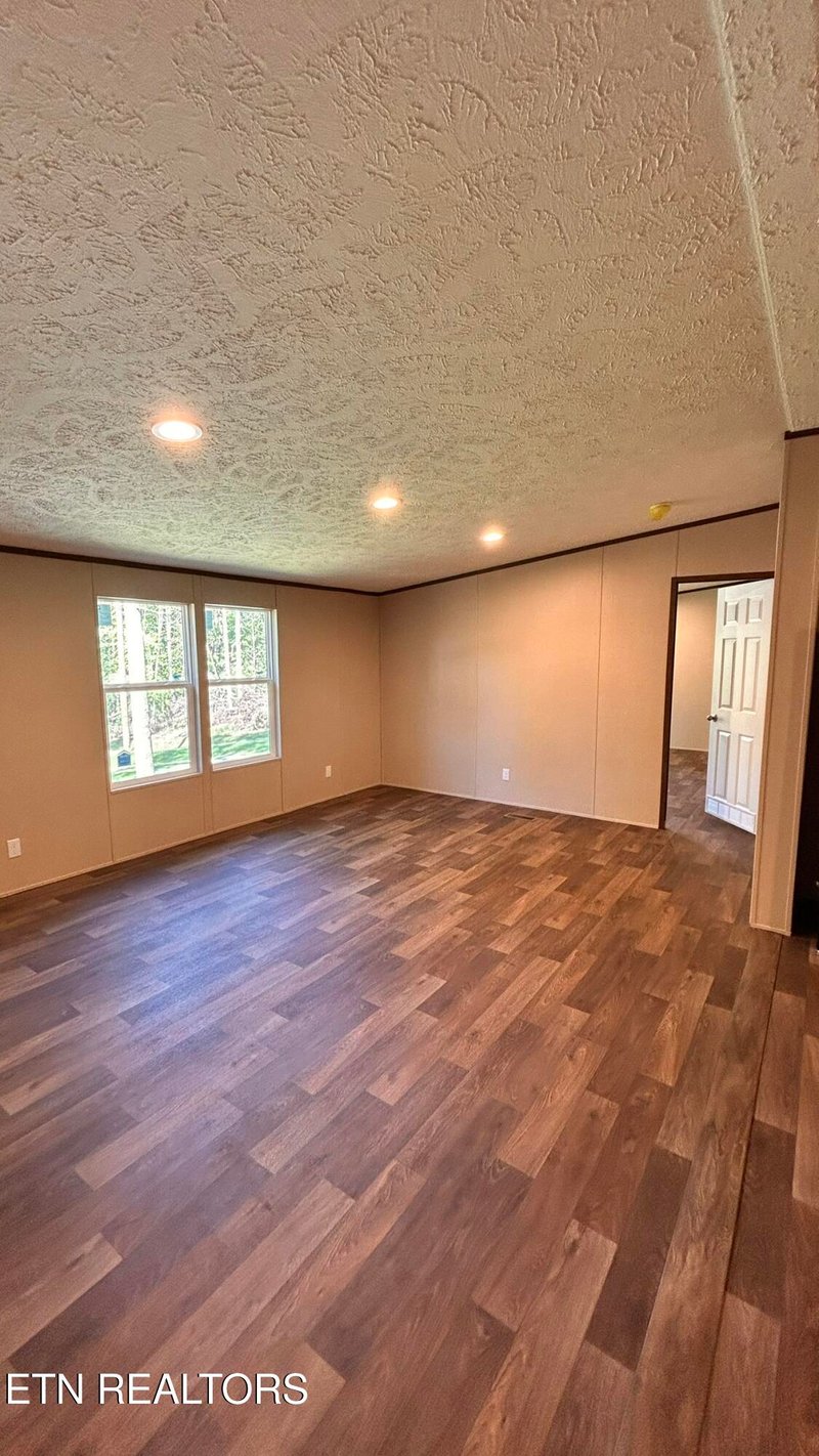 3792 Strong Rd, Mascot, TN 37806