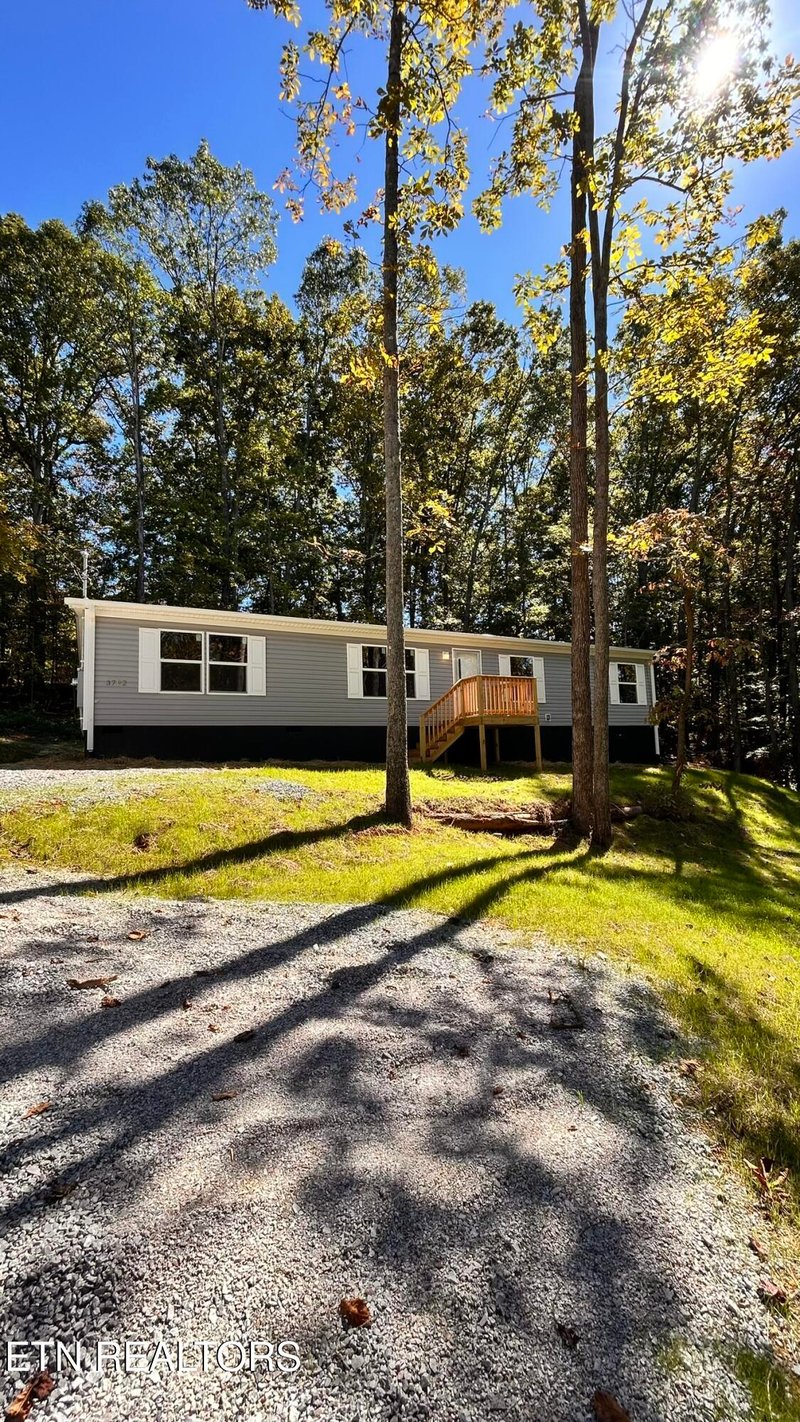 3792 Strong Rd, Mascot, TN 37806