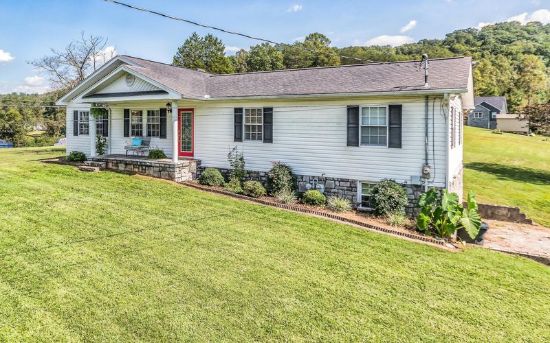3798 Dutch Valley Rd, Clinton, TN 37716