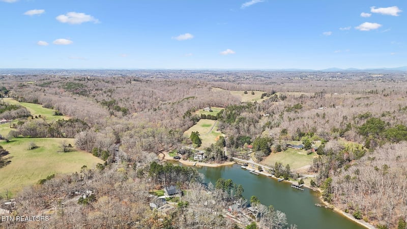 3798 Lakeland Dr, Lenoir City, TN 37772