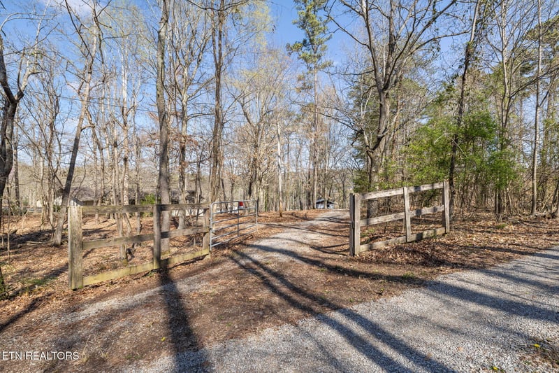 3798 Lakeland Dr, Lenoir City, TN 37772