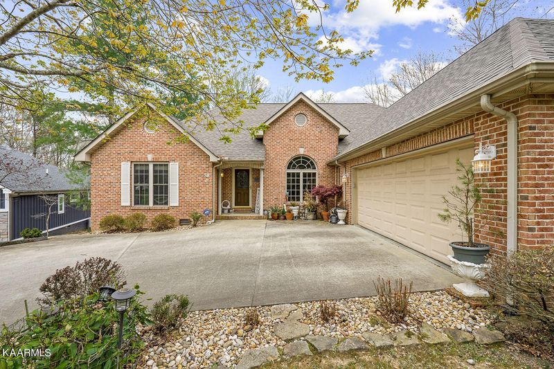 38 Leaf Cir, Crossville, TN 38558