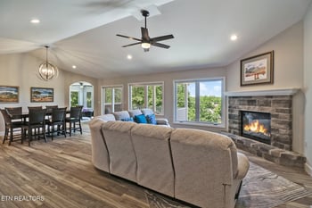 38 Markham Ter, Crossville, TN 38558
