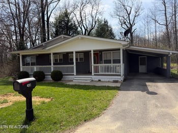 38 Oak Ln, Sparta, TN 38583
