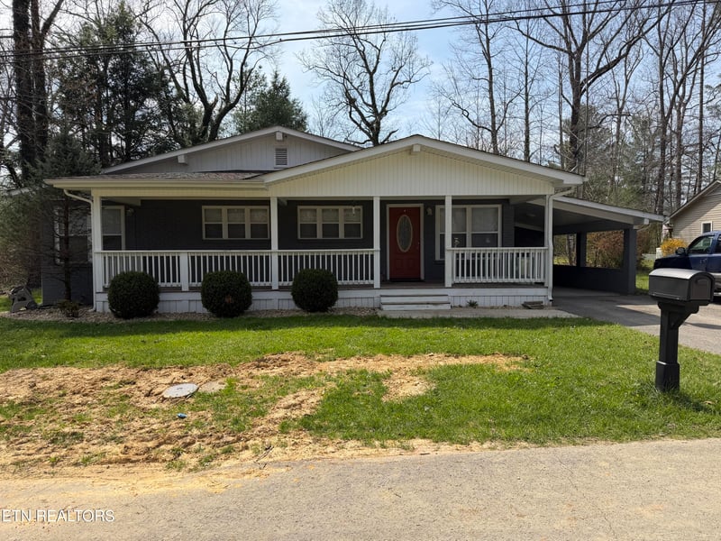 38 Oak Ln, Sparta, TN 38583
