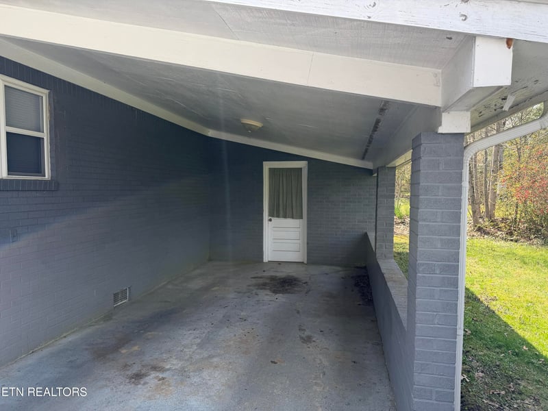 38 Oak Ln, Sparta, TN 38583