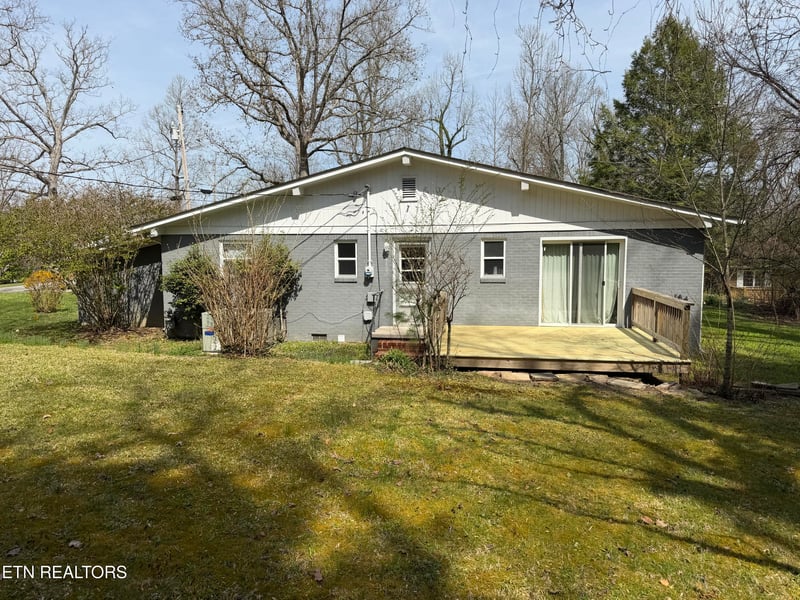 38 Oak Ln, Sparta, TN 38583