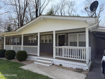 38 Oak Ln, Sparta, TN 38583
