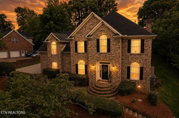 38 Riverside Dr, Oak Ridge, TN 37830