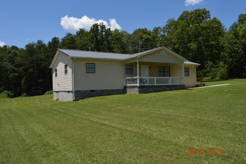 380 Creek Rd, Sweetwater, TN 37874