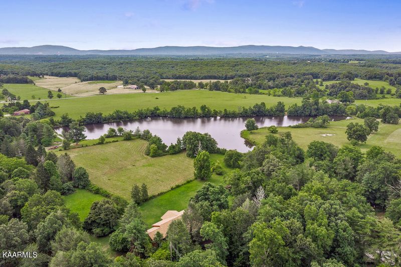 380 Dorton Rd, Crossville, TN 38555
