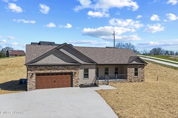 380 Hillvale Rd, Clinton, TN 37716
