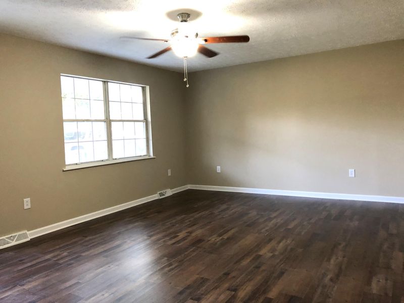 380 Hollifield Dr, Jacksboro, TN 37757