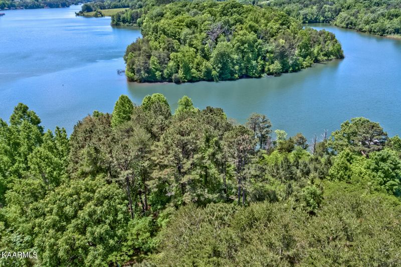 380 Marsh Hawk Dr, Vonore, TN 37885