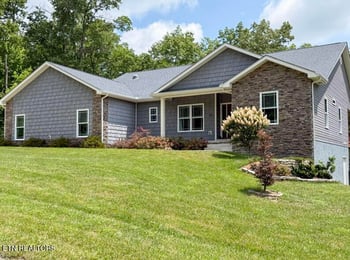 380 Mountain Preserve Pkwy, Crab Orchard, TN 37723