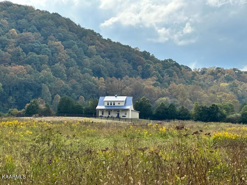 380 Pawnook Farm Rd, Lenoir City, TN 37771