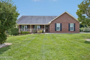 380 Willingham Dr, Lenoir City, TN 37771