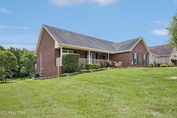380 Willingham Dr, Lenoir City, TN 37771