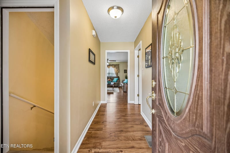 380 Willingham Dr, Lenoir City, TN 37771