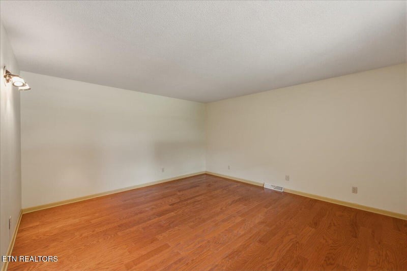 3800 Seeber Dr, Knoxville, TN 37918