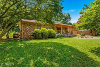 3800 Seeber Dr, Knoxville, TN 37918