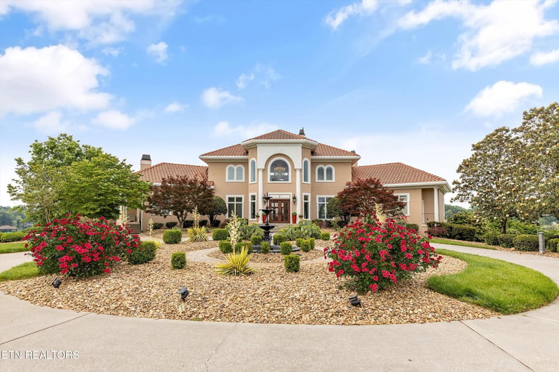 3801 Jackson Bend Dr, Louisville, TN 37777