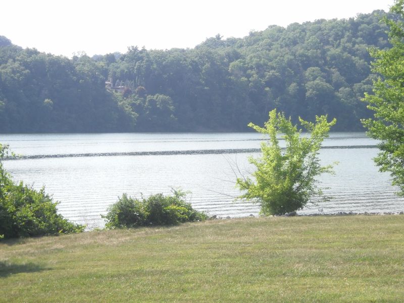 3803 Jackson Bend Dr, Louisville, TN 37777