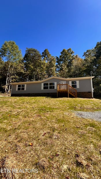 3804 Strong Rd, Mascot, TN 37806