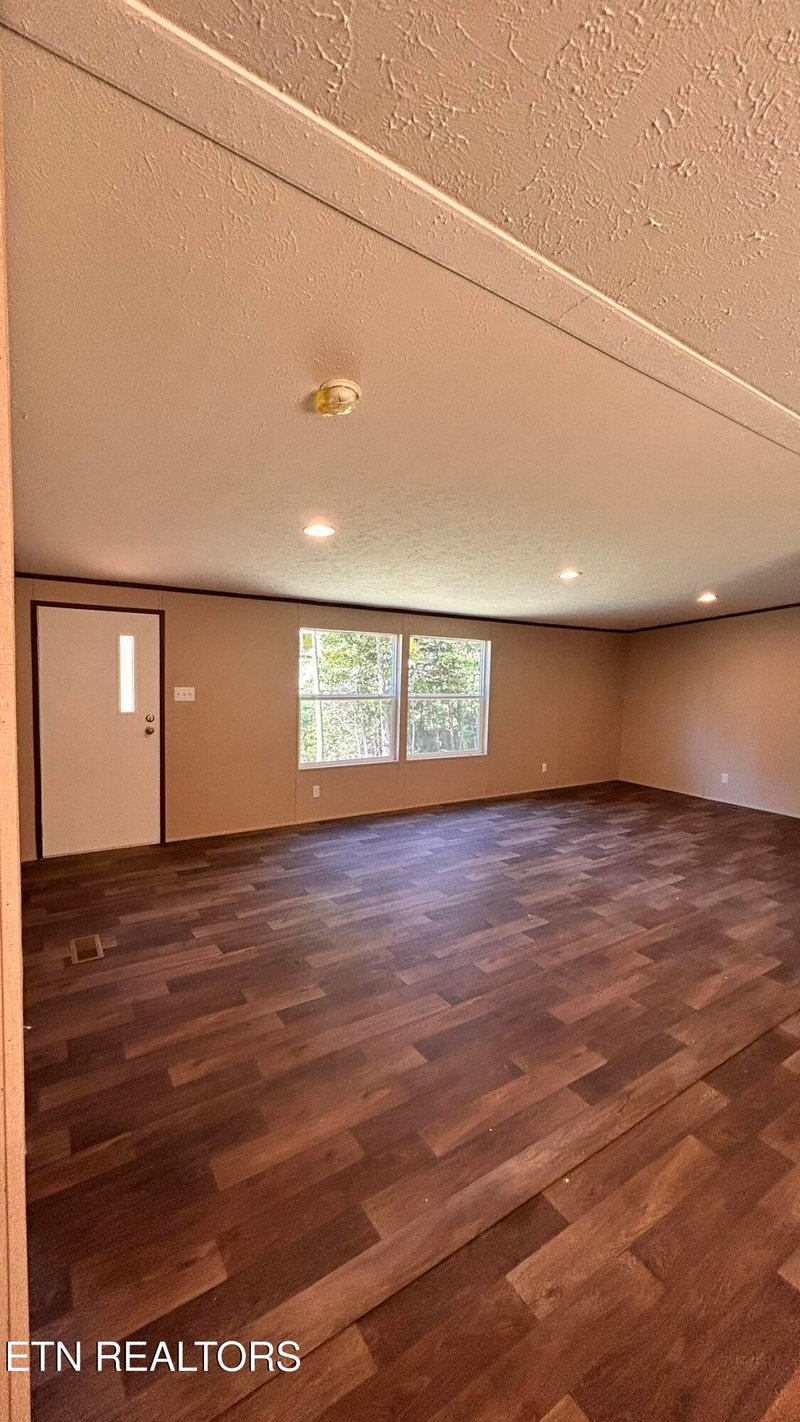3804 Strong Rd, Mascot, TN 37806