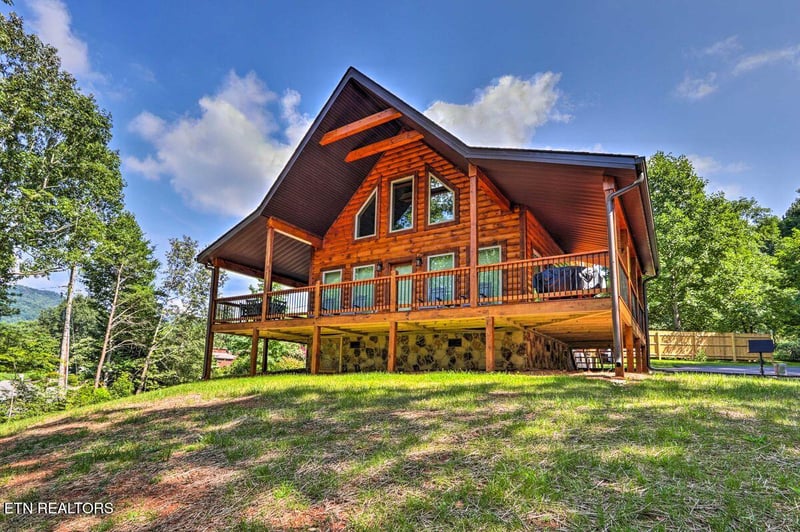 3805 Pleasant View Ln, Sevierville, TN 37862