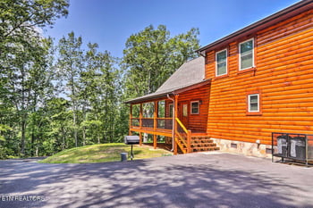 3805 Pleasant View Ln, Sevierville, TN 37862