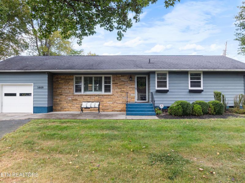 3809 Essary Dr, Knoxville, TN 37918