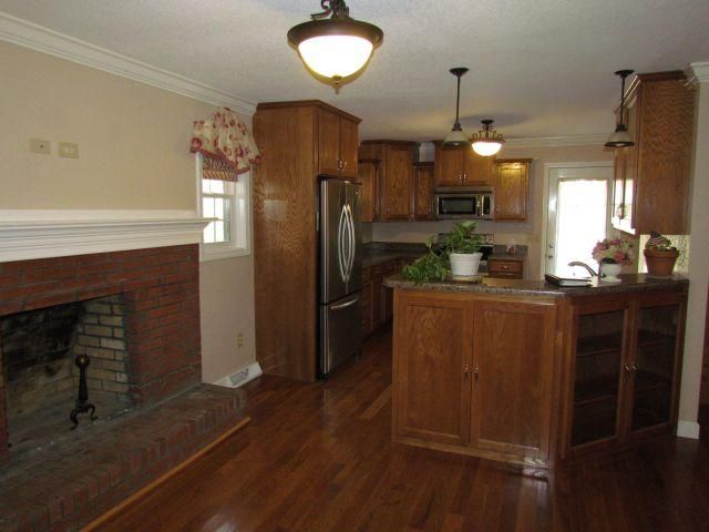 381 Barkmoor Dr, Lenoir City, TN 37771