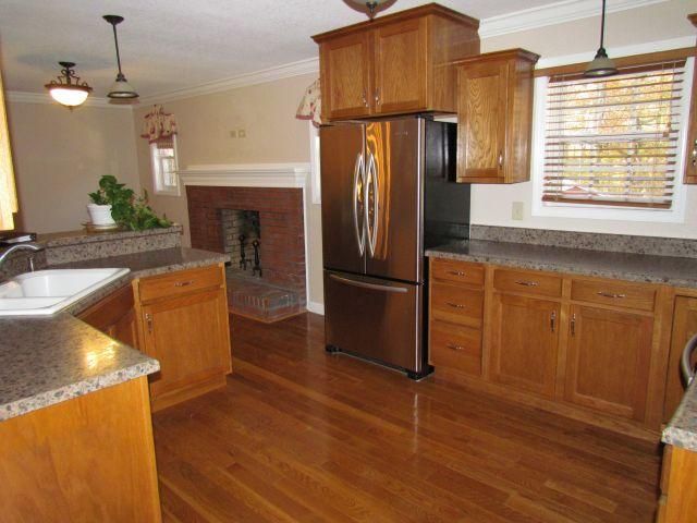 381 Barkmoor Dr, Lenoir City, TN 37771