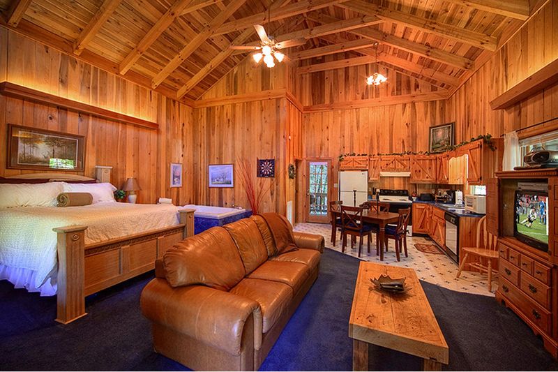381 Caney Creek Rd Off Rd, Pigeon Forge, TN 37863