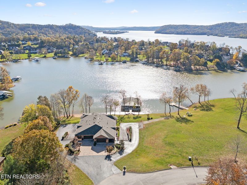 3812 Lake Pointe Dr, Kingston, TN 37763