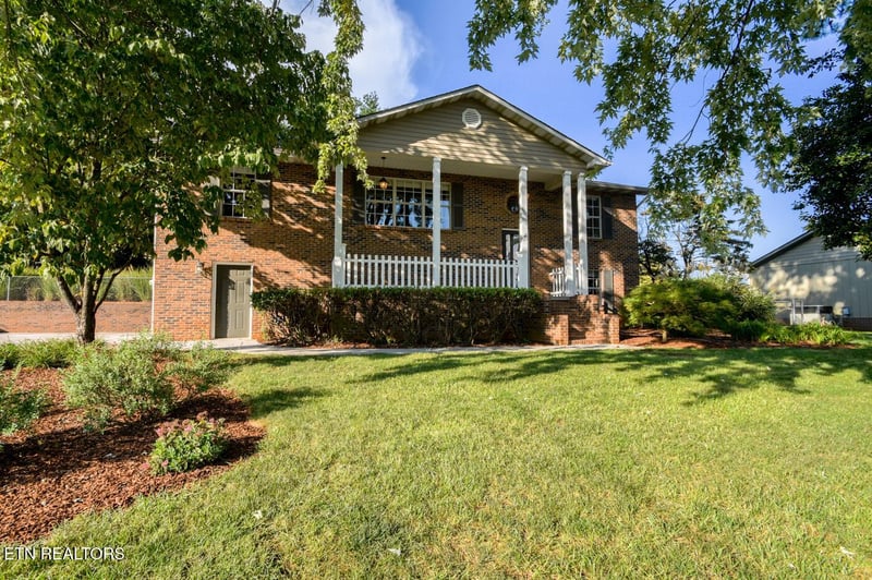 3814 Dovefield Ct, Louisville, TN 37777