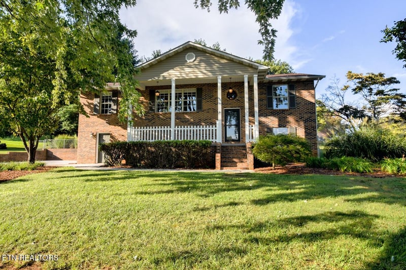 3814 Dovefield Ct, Louisville, TN 37777