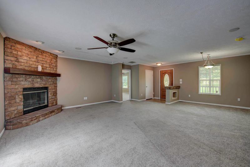 3816 Carolyn Ln, Maryville, TN 37801