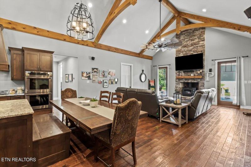 3817 Hickory Ln, Kodak, TN 37764