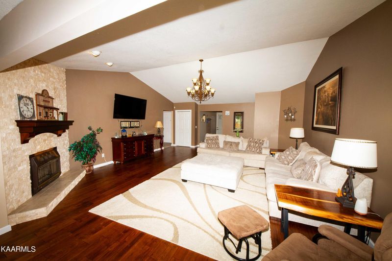 3819 Brookview Ct, Louisville, TN 37777