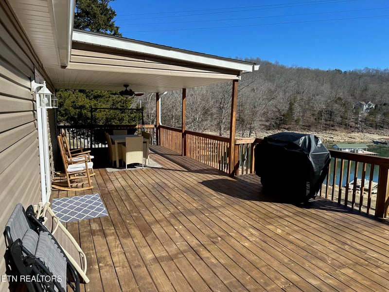 382 Flat Hollow Marina Rd, Speedwell, TN 37870