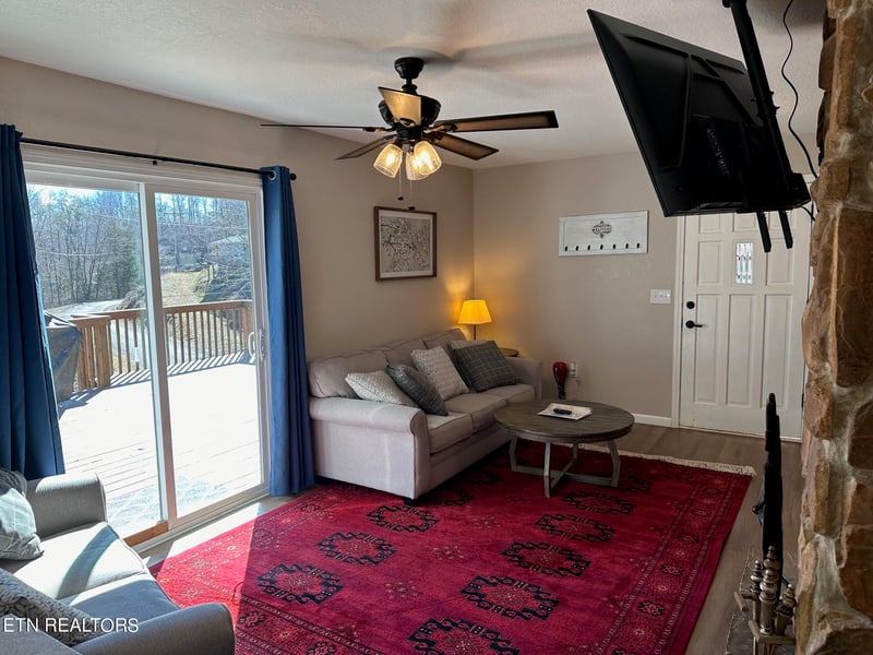 382 Flat Hollow Marina Rd, Speedwell, TN 37870