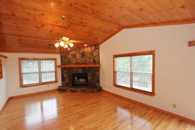 3820 Pleasant View Ln, Sevierville, TN 37862